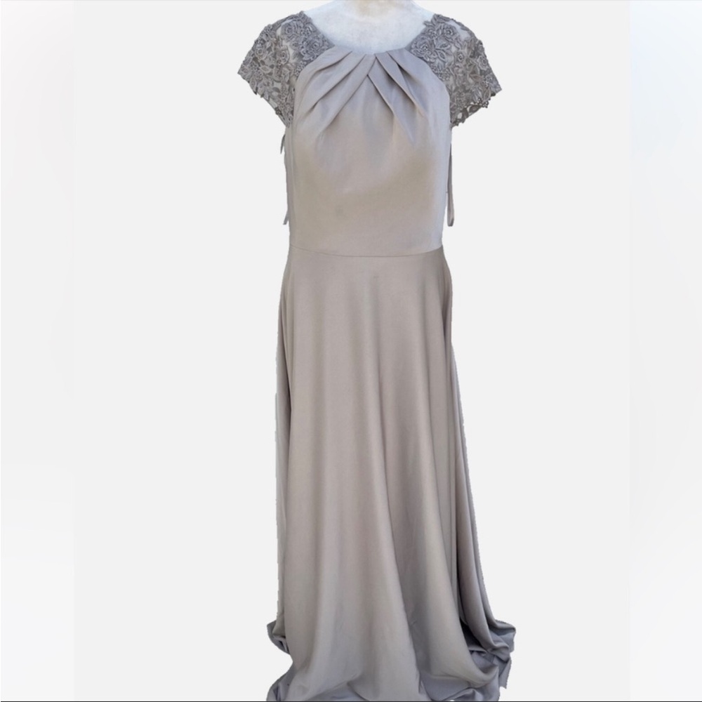 La Femme Short Sleeved Lace & Satin fit and flare Gown grey 8 NWOT